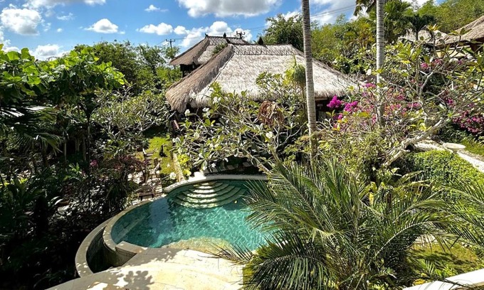 Bukit Villa | Unique tropical high class Oasis-Cook Driver Staff