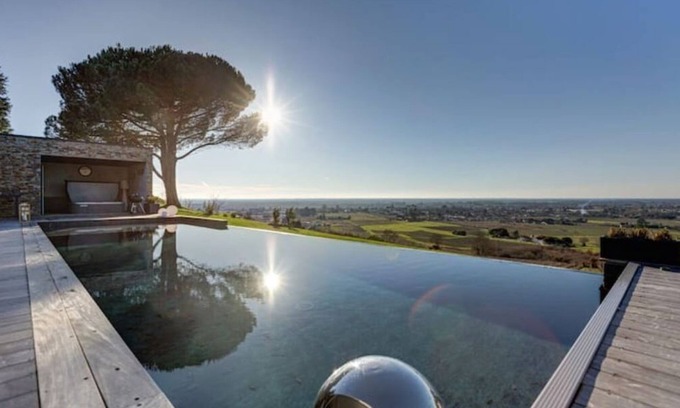 Cadillac House | Unique view !