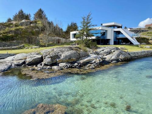 Fjell House | Unique villa by The Norwegian Coast. Private spa