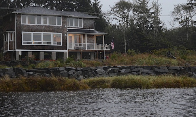 Pacific Beach House | Unique waterfront Beach House with incredible view.