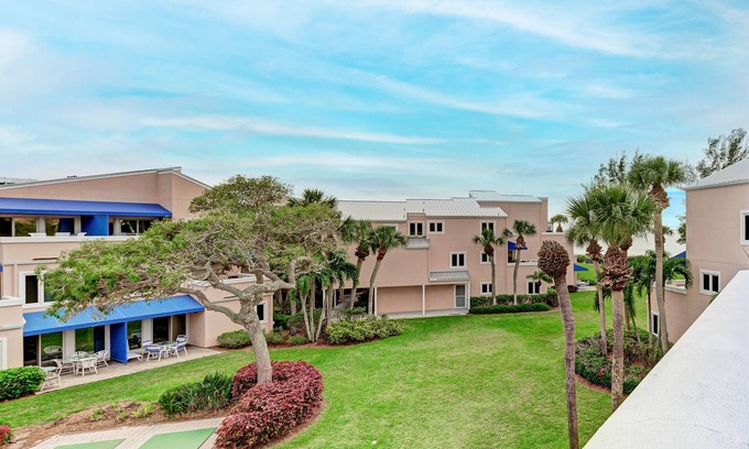 Longboat Key Condo | Unit #308 Sand Cay Beach Resort Pool and Garden View