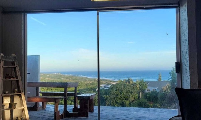 Kini Bay Apartment | Unit in the lovely quaint coastal village of Kini Bay, Port Elizabeth