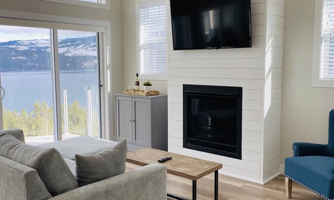 Central Okanagan Cottage | Unobstructed Lake View Cottage - LaCasa Resort *Licensed*