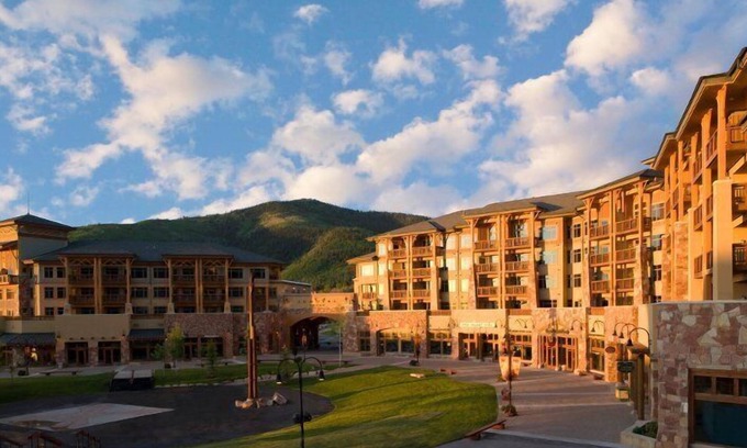 Park City Condo | Updated 2 Bedroom -Fireplace & Balcony by RedAwning - Save 20% on 7+ Nights!
