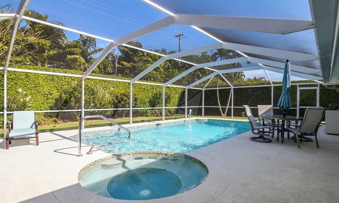 Old Naples House | Updated 3-BR house in Old Naples, 2 block walk to the beach, minutes to downtown