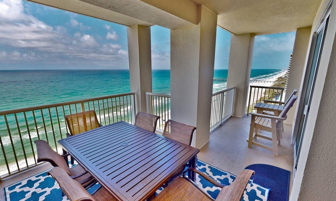 Panama City Beach Hotel | Updated beachfront corner unit w/amazing views @ Grand Panama Resort! sleeps 10!
