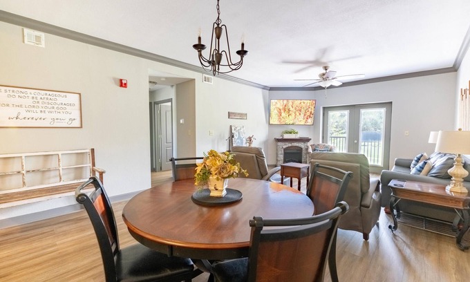 Pigeon Forge Condo | Updated Clean Spacious 3BR/2BA Condo right off the parkway! Pools/WiFi/Grills