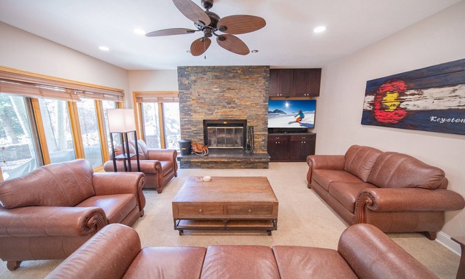 Mountain House Condo | Updated Luxury Condo with a quick walk to lift