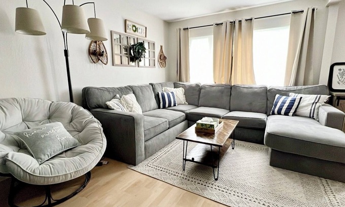Campbell Park Apartment | Upper Grape, Midtown Home 2bed&1bath