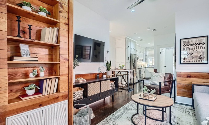 Arsenal Condo | Upscale Designer 2 BR Historic Gem~ Walk to Eateries, River Walk & Downtown!