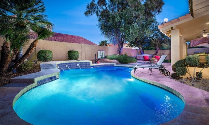 Paradise Park Vista House | Upscale, Ideal for Entertaining Large Groups, 50+ 5 Star Reviews