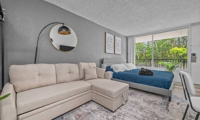 Highlands Apartment | Upscale King Bed Suite—Mins to Downtown JAX!