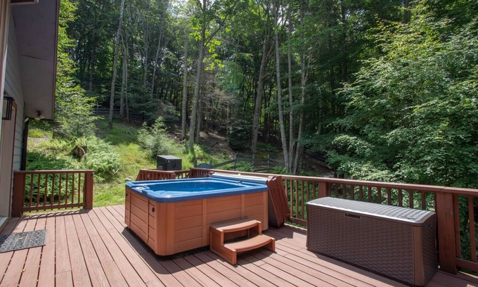 Charter Hills Cabin | Upscale Lodge Near Skiing w/Hot Tub & Game Tables