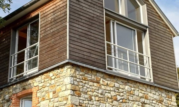 Mortain House | Upside Down ,cosy one bedroomed gite ,10 minutes walk into town/countryside.