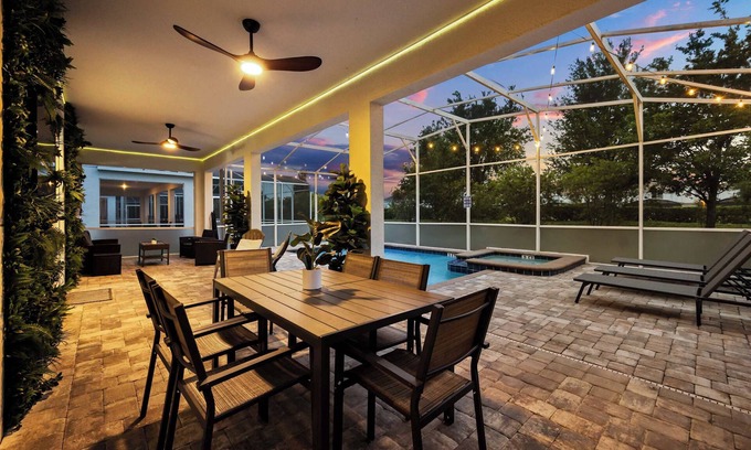 Davenport House | Upstay 9BR Villa w Pool & Cinema—Epic Universe