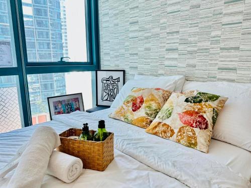 Bonifacio Global City Apartment | Uptown BGC 1BR Suite Room by Christine Suites Ph