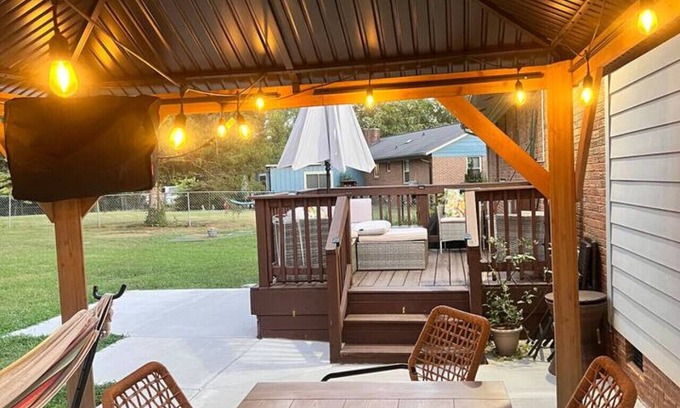 Sunset Road House | Uptown in Mins. Spacious outdoor + Game Deck