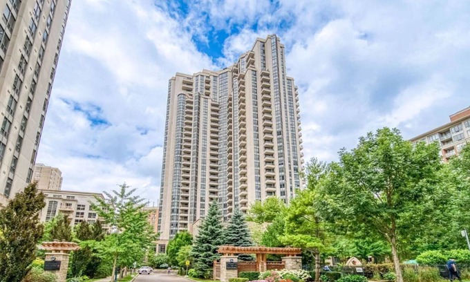 Willowdale Condo | Uptown Toronto ! Live | Work | Relax - Home Away From Home | Close to Subway