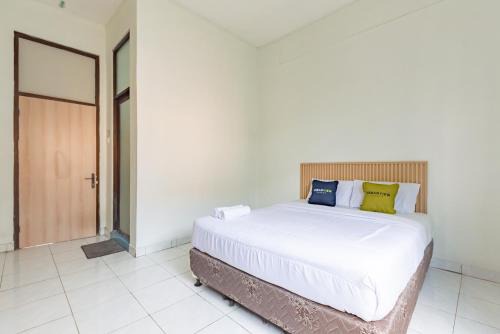 West Semarang Hotel | Urbanview Syariah Wisma Husada Kalibanteng