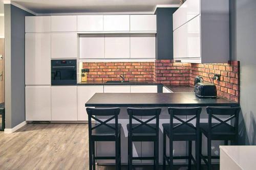 Krakow Apartment | Uroczy Apartament z Garażem