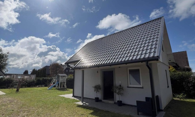 Pustkowo Ski Chalet | Urokliwy Domek Wakacyjny nad Morzem, Otoczony Lasem Sosnowym