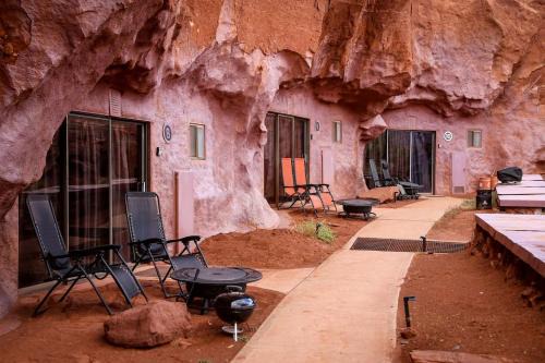 Moab House | Charming Cave near Incredible Outdoor Activities for an Amazing Adventure in Moab, Utah