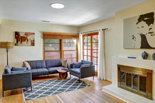Sherman Oaks House | Entire House,Convinient location in Los Angeles , near Universal, Hollywood, Pets Friendly, Free WIFI