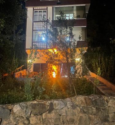 Caykara Apartment | UZUNGÖL Nehir kenarında Doğa içinde merkezi 3 yatak odalı Büyük SUİTE Daire