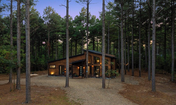 Golden Cabin | Vacana: CC, Bunk, Play Ground, Hot Tub, Fire Pit, Pets