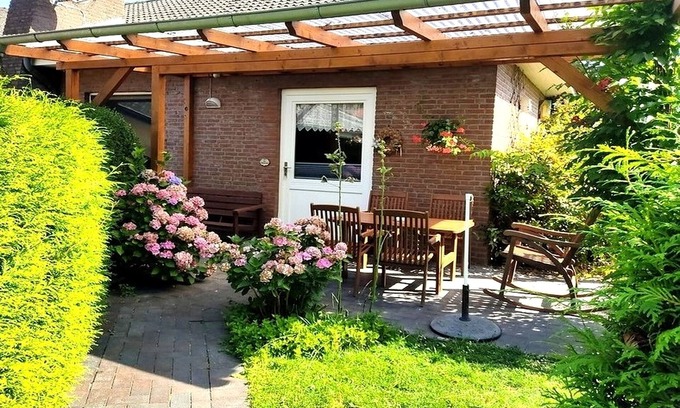 Kabelhorst Apartment | Vacation apartment by the swimming pool with terrace and garden