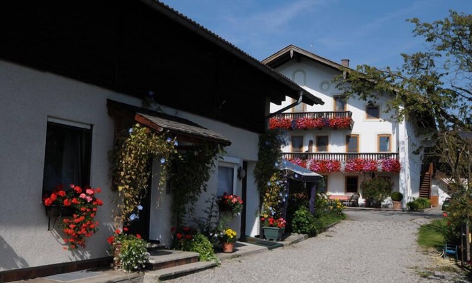 Seeon-Seebruck Apartment | Vacation apartment no. 7 in the Zuhaus, 45 sqm, for 2-3 pers.