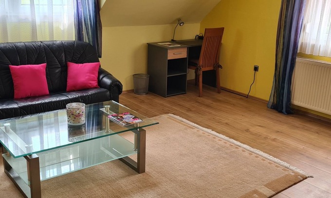 Weinheim Apartment | Vacation apartment Sonnenschein, 2 rooms, kitchen, bathroom in a fantastic location