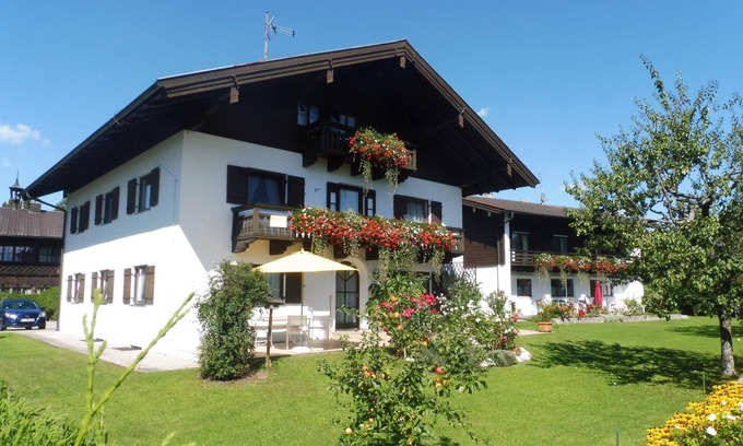 Chieming Apartment | Vacation apartment Wennesz 2 on Lake Chiemsee with south-facing balcony, mountain view and WLAN