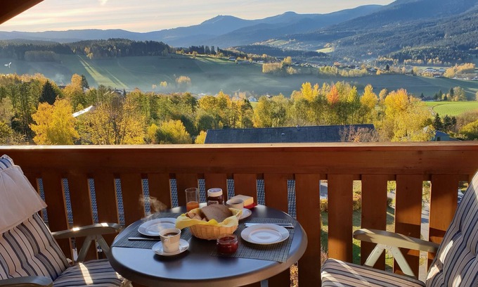 Lam Apartment | Vacation apartment with a panoramic view, modern, by a golf course, wellness