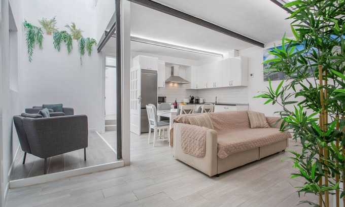 El Guincho Apartment | Vacation 'Casa Esther In Icod' with Mountain View, Private Terrace and Wi-Fi