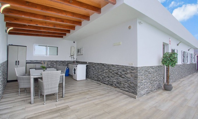 La Matanza de Acentejo House | Vacation Home 'Villa Candelaria' with Sea View, Private Terrace and Wi-Fi