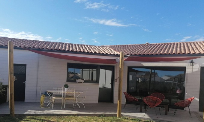 Marsilly House | Vacation home 7 kms from the port of la rochelle and île de ré