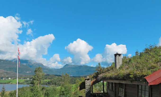 Eikelandsosen House | Vacation home Anna by Interhome