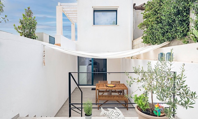 Torre di Bari House | Vacation Home "Appartamentino" with Private Terrace & Wi-Fi