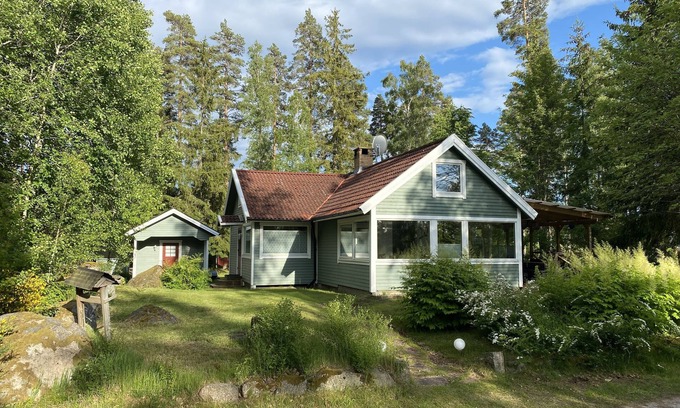 Hovmantorp House | Vacation home by the lake for heart and soul