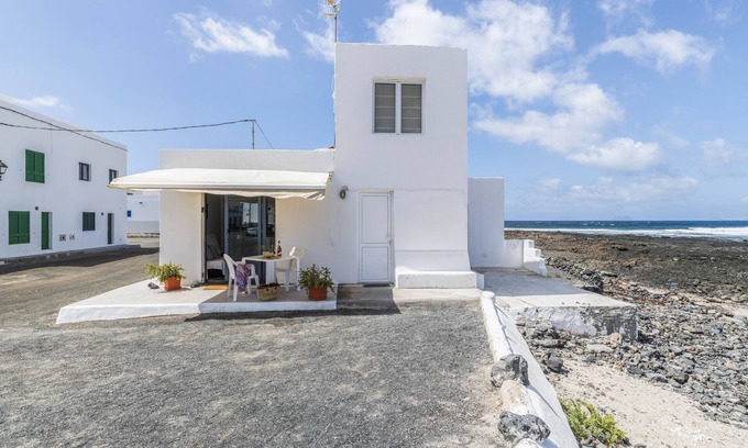 Caleta de Caballo House | Vacation Home 'La Casita Del Mar' in front of the sea, Private Terrace and Wi-Fi