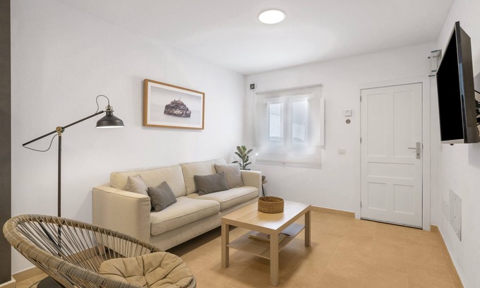 Caleta de Famara House | Vacation Home 'Casa Fela' with Wi-Fi