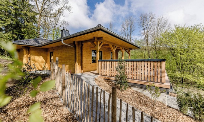 Eslohe House | Vacation Home "Log Cabin 2 with Mountain View", Private Terrace and Wi-Fi in the Sauerland