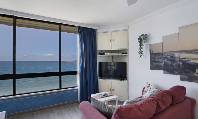 Patalavaca Apartment | Vacation Home 'Patalavaca Beach Holidays Invest' with Sea View, Private Terrace and Wi-Fi