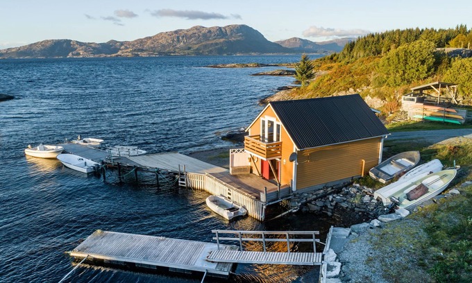 Lammetu House | Vacation home Sjøbua by Interhome