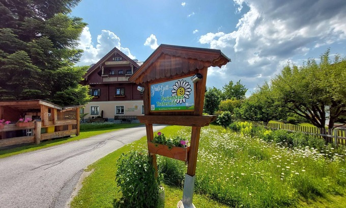 Michaelerberg-Pruggern Apartment | Vacation home Tschernitz - Holiday home/4 or more bedrooms/bathroom, WC