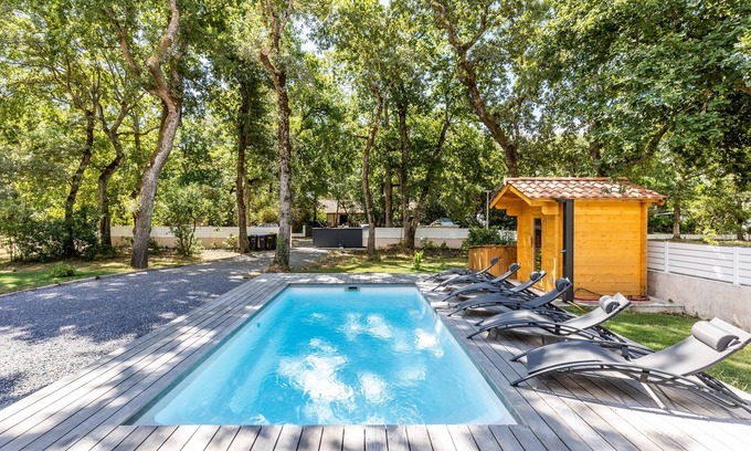 Taussat House | Vacation Home "Villa Tilé Lanton" with Private Pool, Garden & Sauna