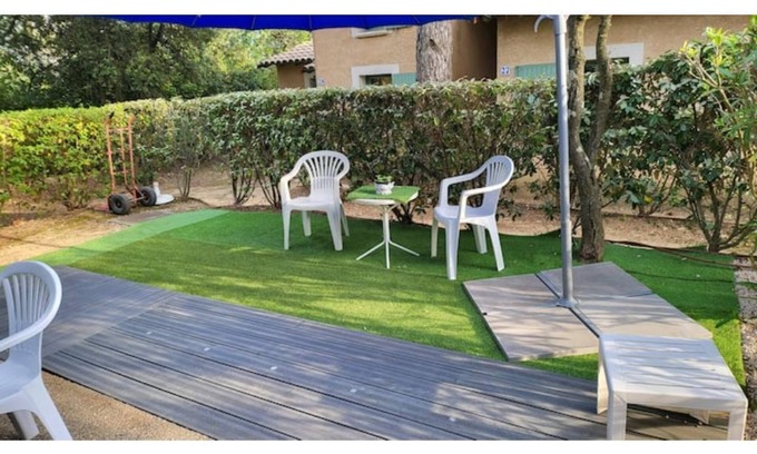 Gaujac House | Vacation Mazet in a quiet pine forest.