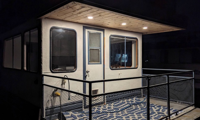 Queensborough Boat Rental | Vacation on the river.