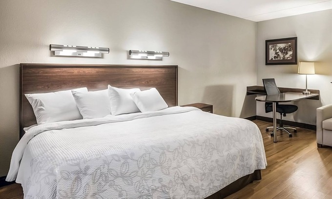 Woburn Hotel | Vacation Starts Here! 2 Comfortable Units, Pets Allowed, Steps to Woburn Mall!